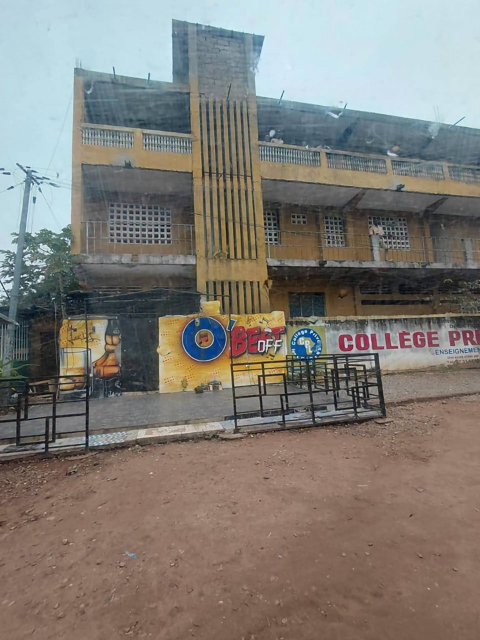 Un bar clandestin découvert dans un collège privé à Bouaké