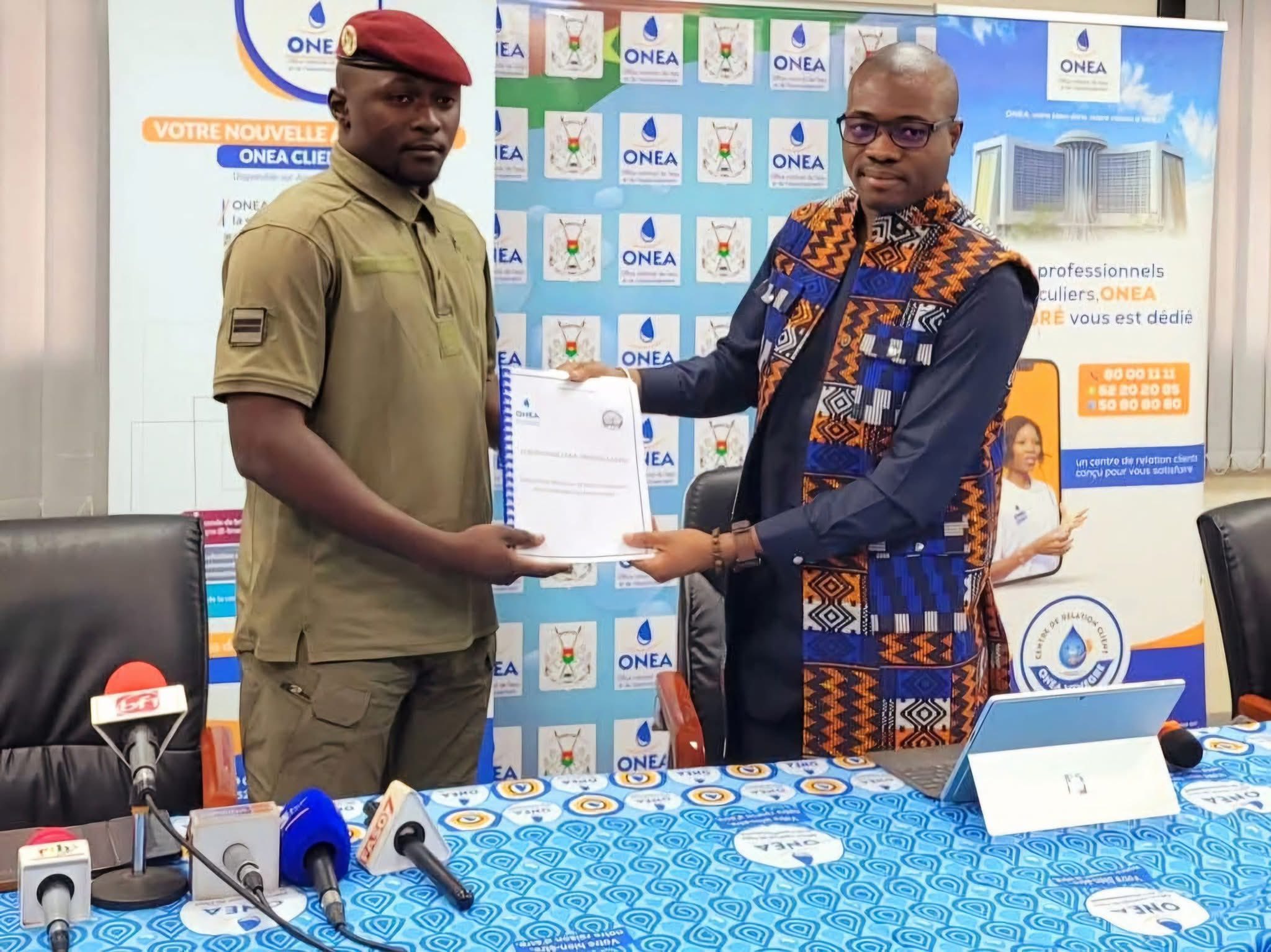 L’État burkinabè mobilise la force publique pour recouvrer les 35 milliards de dettes d’eau impayées