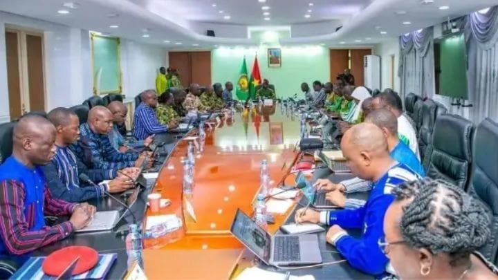 Le Burkina Faso dissout officiellement tous les partis politiques pour une refondation de la vie publique