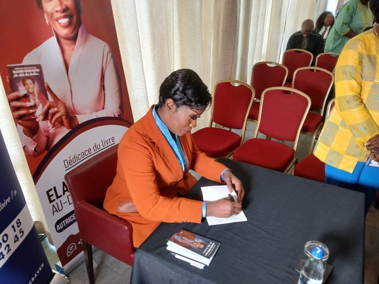 Christelle Meledje dédicace "Elastic your mind", un ouvrage pour libérer le potentiel caché des lecteurs