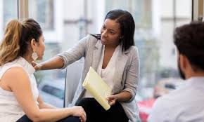 La charge domestique et professionnelle pèse sur la santé mentale des femmes