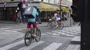 Livreurs à vélo en France subissent des conditions de travail alarmantes selon Médecins du monde