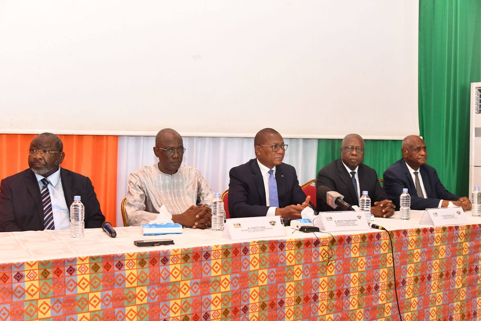 L'OIA Café-Cacao annonce l'enlèvement accéléré de 23 830 tonnes pour soulager les producteurs