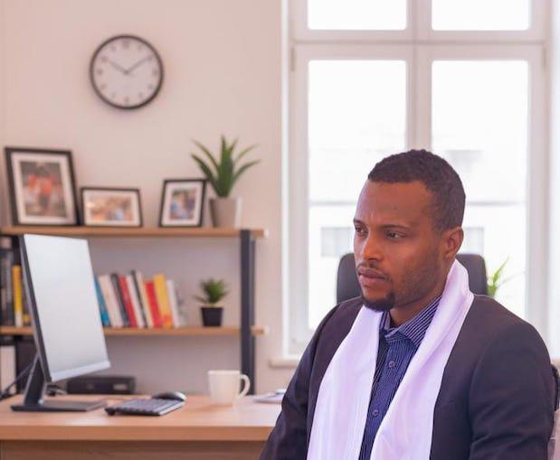 Amadou Lamarana Bah, une plume engagée pour éveiller les consciences et transformer le leadership africain