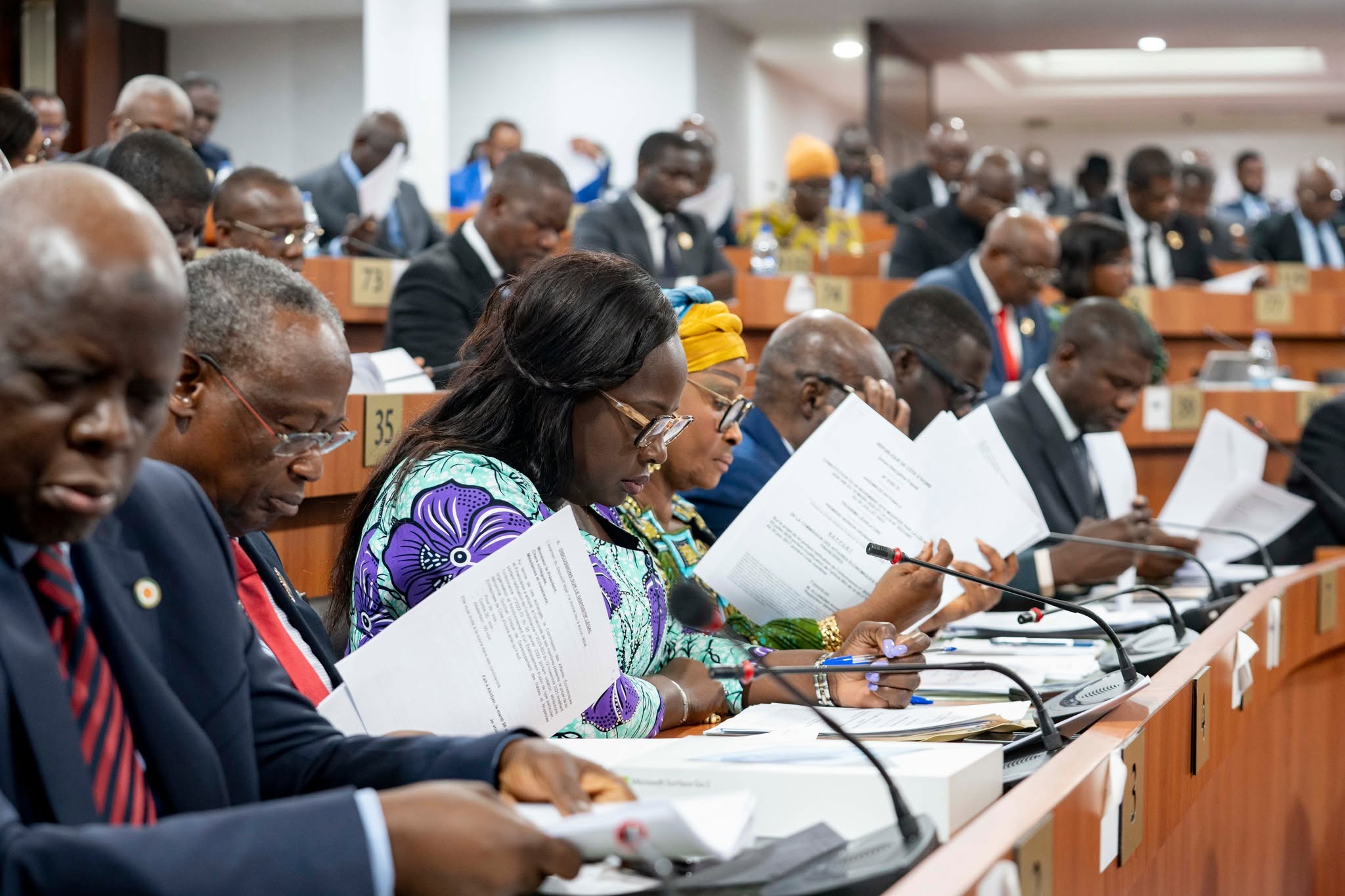Les députés votent des lois majeures pour soutenir les entrepreneurs et renforcer l’économie ivoirienne
