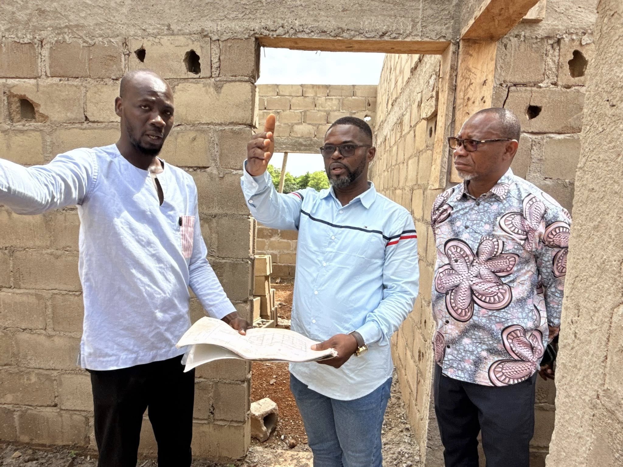 Maizan Koffi Noel visite le futur centre de santé intégré de Motiamo avance à grands pas